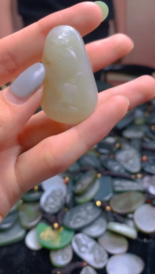 颈饰未镶嵌和田玉1