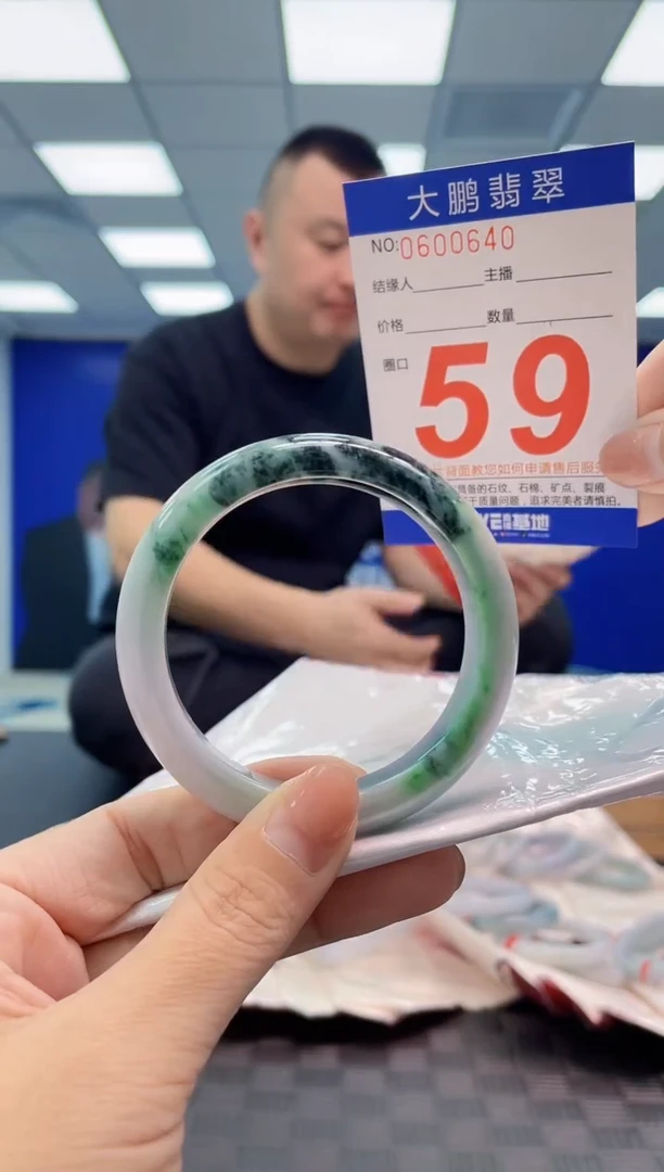 翡翠手镯未镶嵌AAAAAAAA