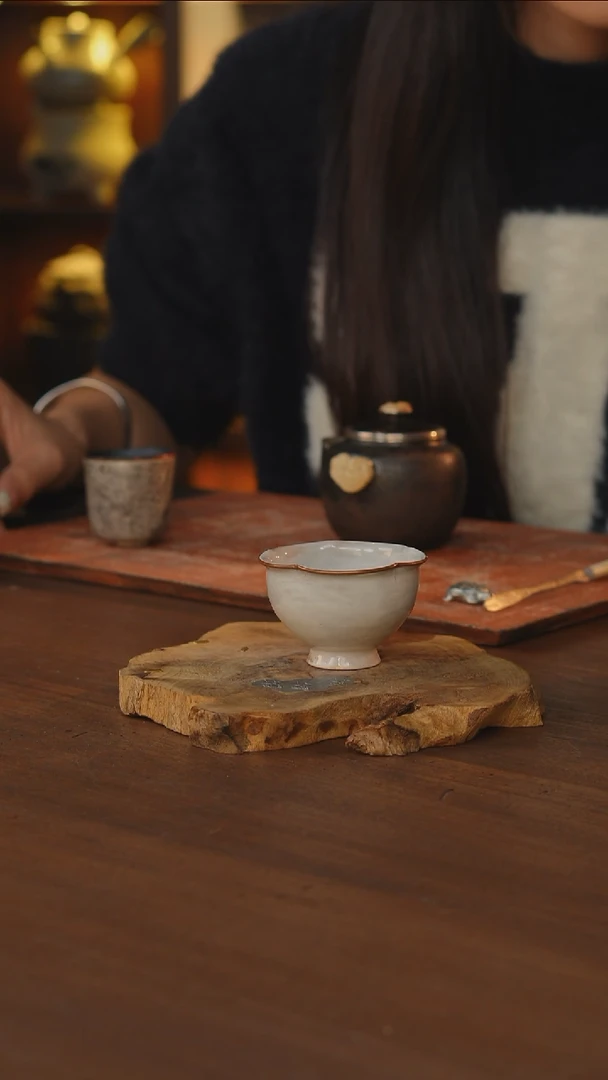 包铜花口白杯....