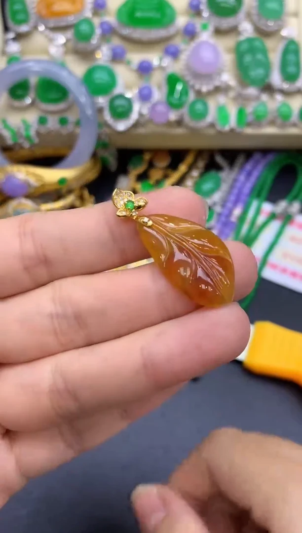 颈饰18K金镶嵌翡翠353-中国好珍宝