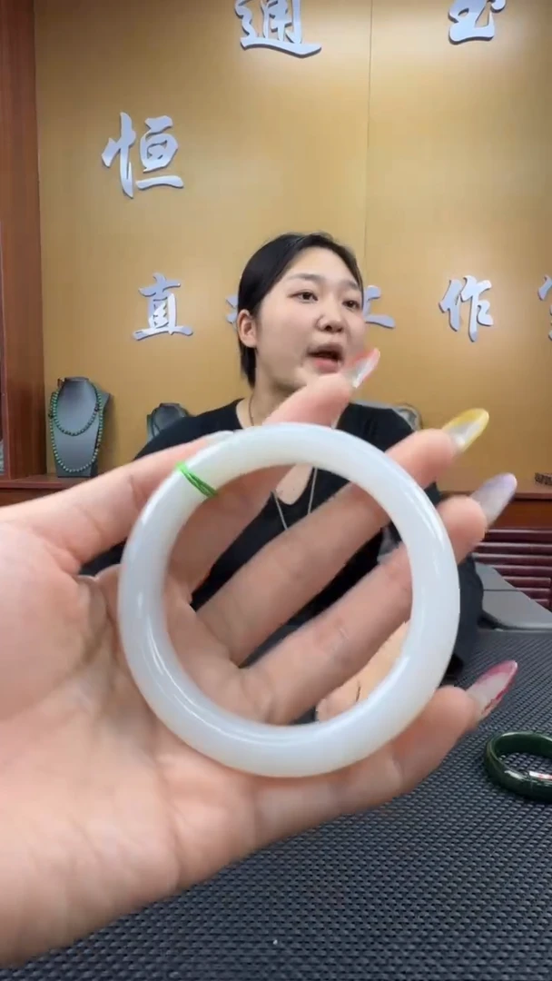 颈饰未镶嵌和田玉手镯60