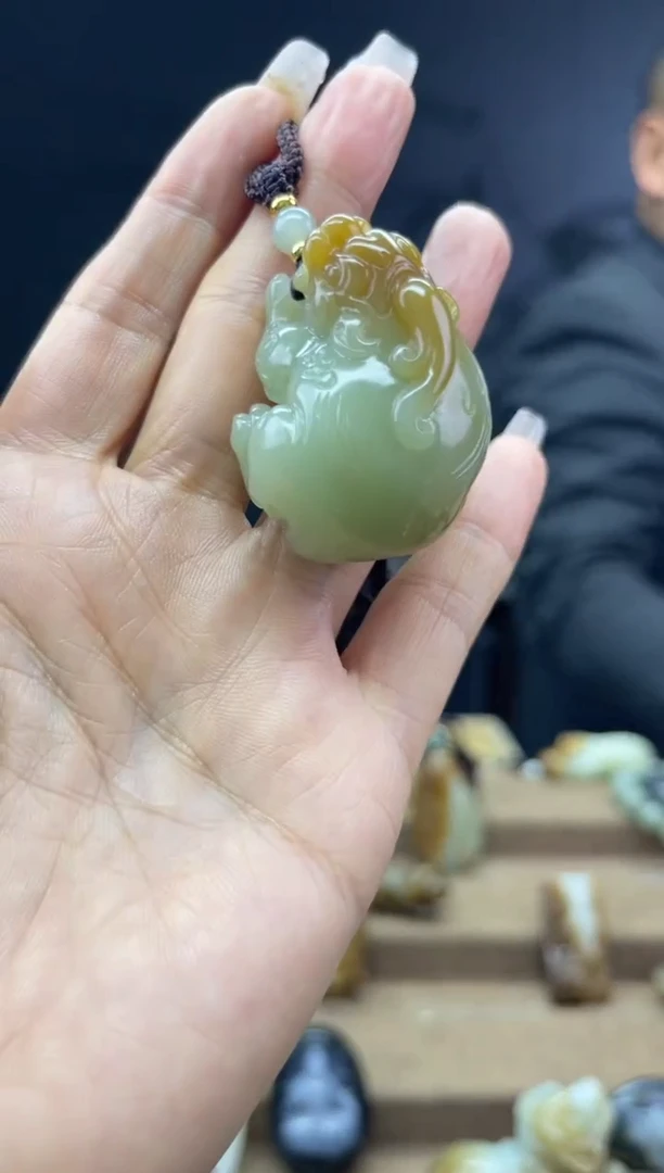 颈饰未镶嵌和田玉1