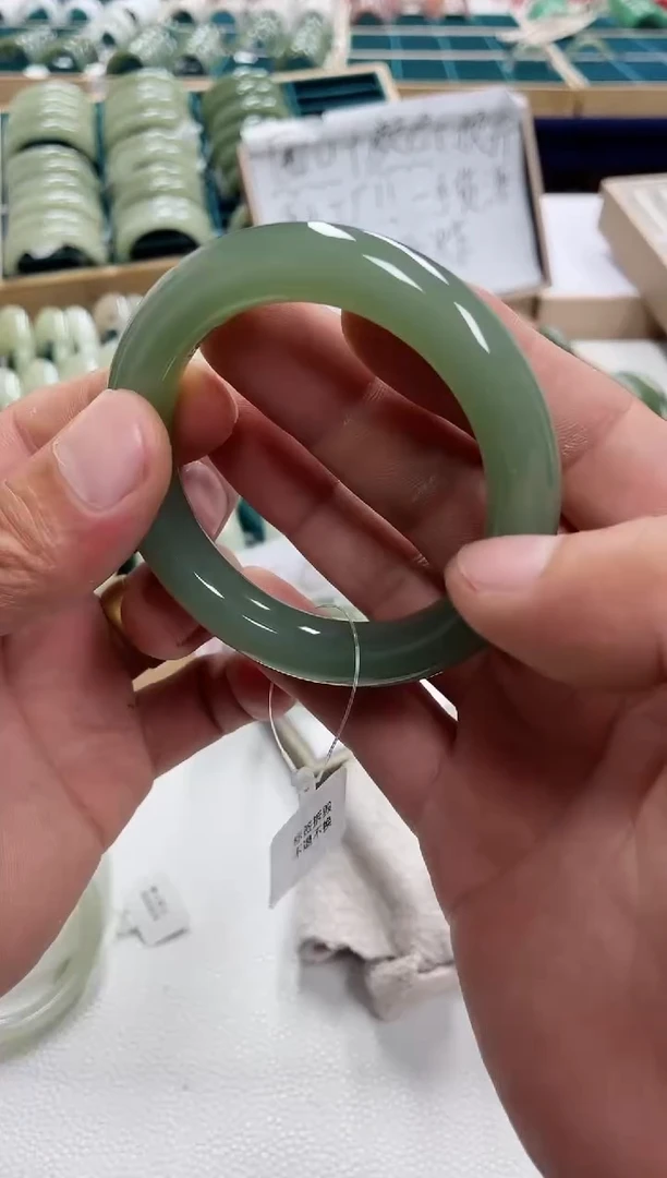 未镶嵌手镯和田玉韵***k和田玉手镯57000C