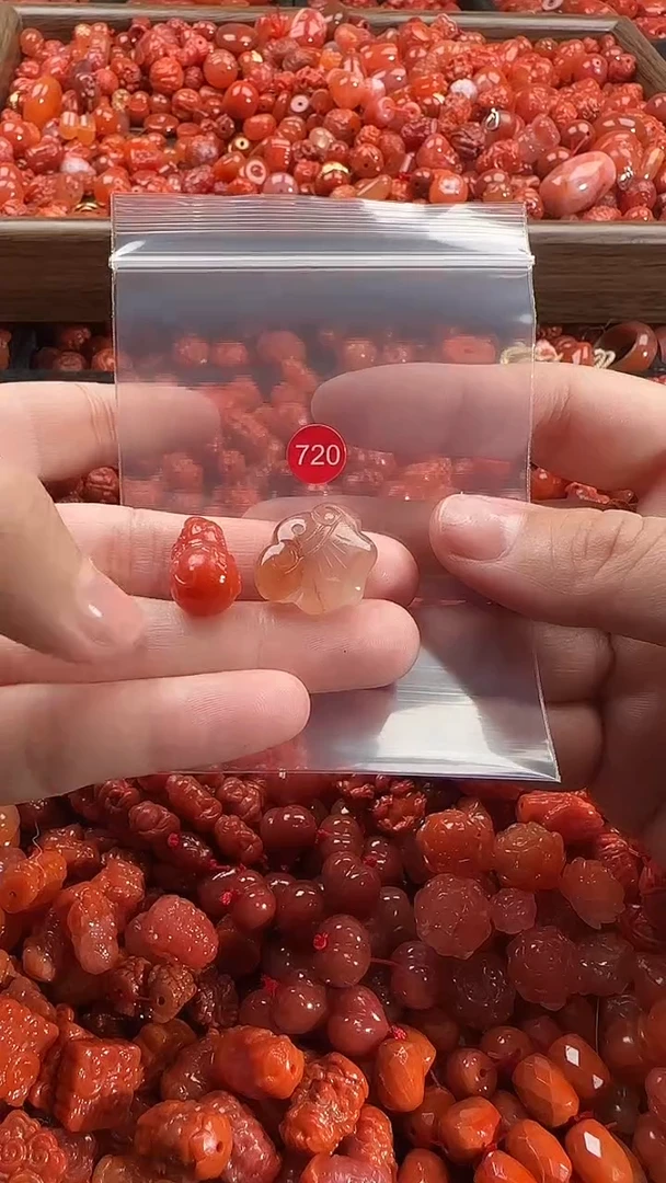 颈饰未镶嵌南红玛瑙1