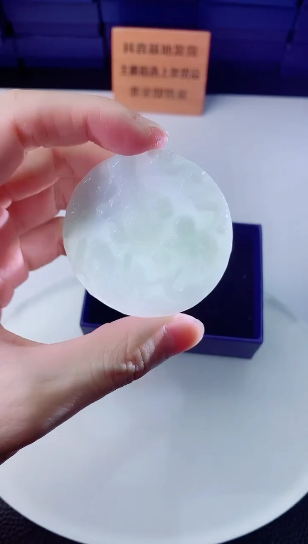 颈饰未镶嵌翡翠   `