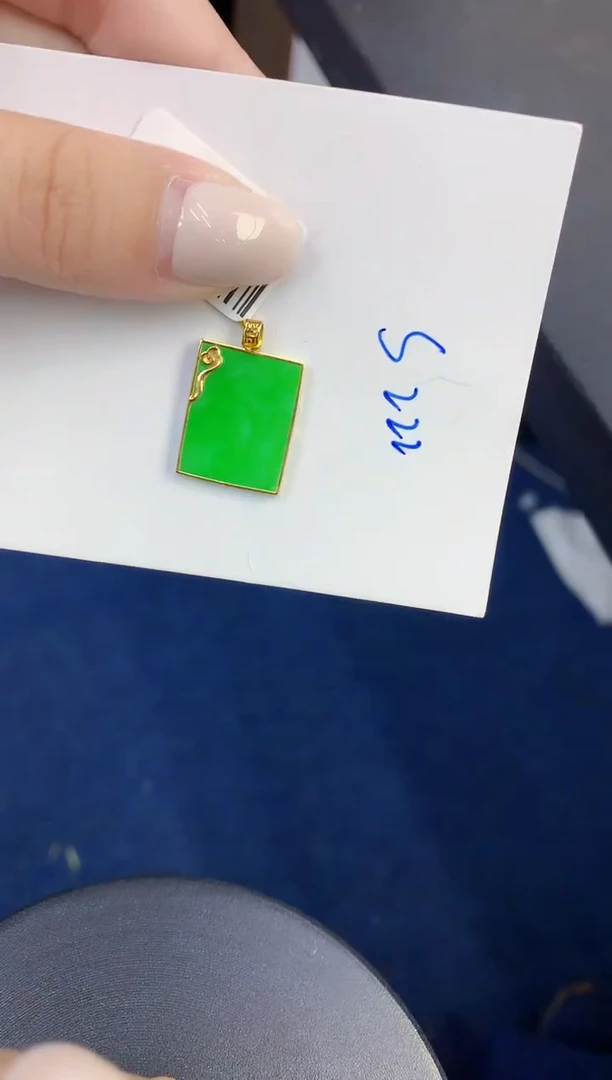 颈饰18K金镶嵌翡翠缅甸天然翡翠A货