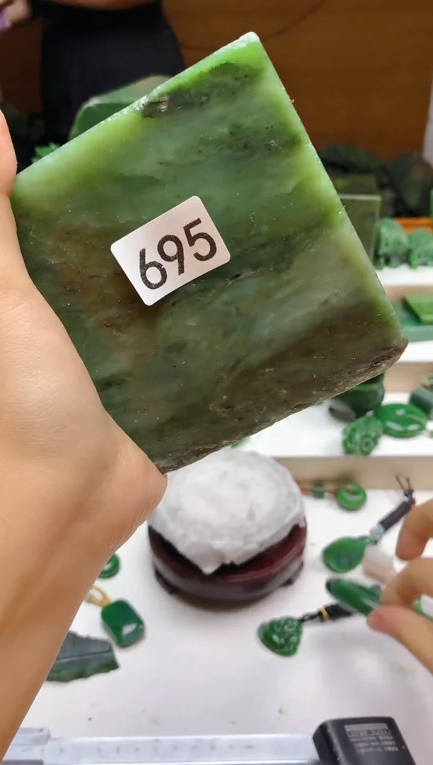 和田玉（碧玉）未镶嵌珠宝半成品0