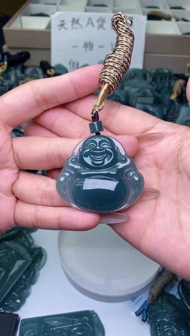 颈饰未镶嵌翡翠