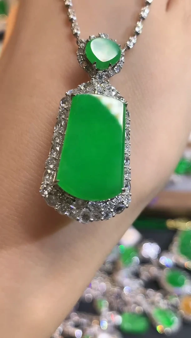 吊坠(不含链)18K金镶嵌翡翠M****Uq170