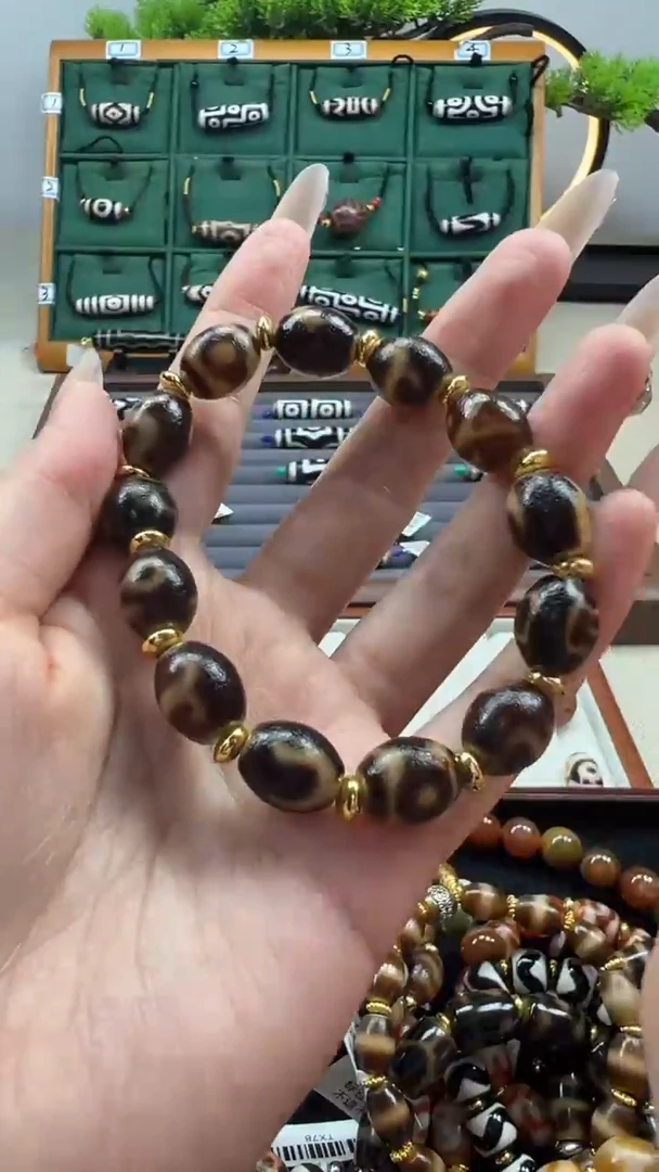 玛瑙/玉髓（覆膜）颈饰合金17微瑕随机发货