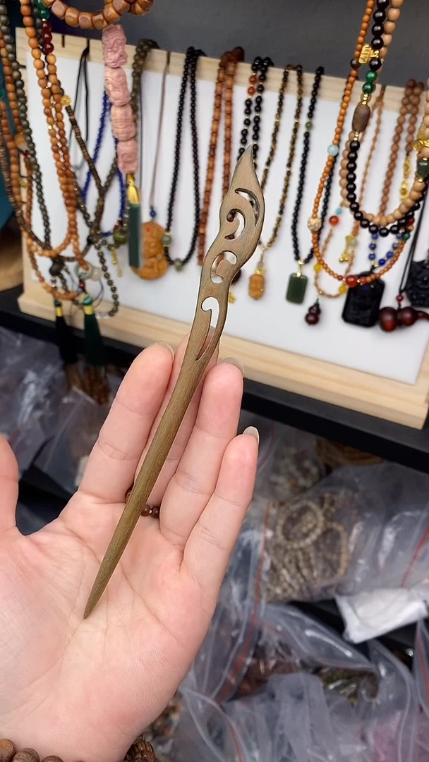 维腊木（绿檀）把件发簪富贵长卿