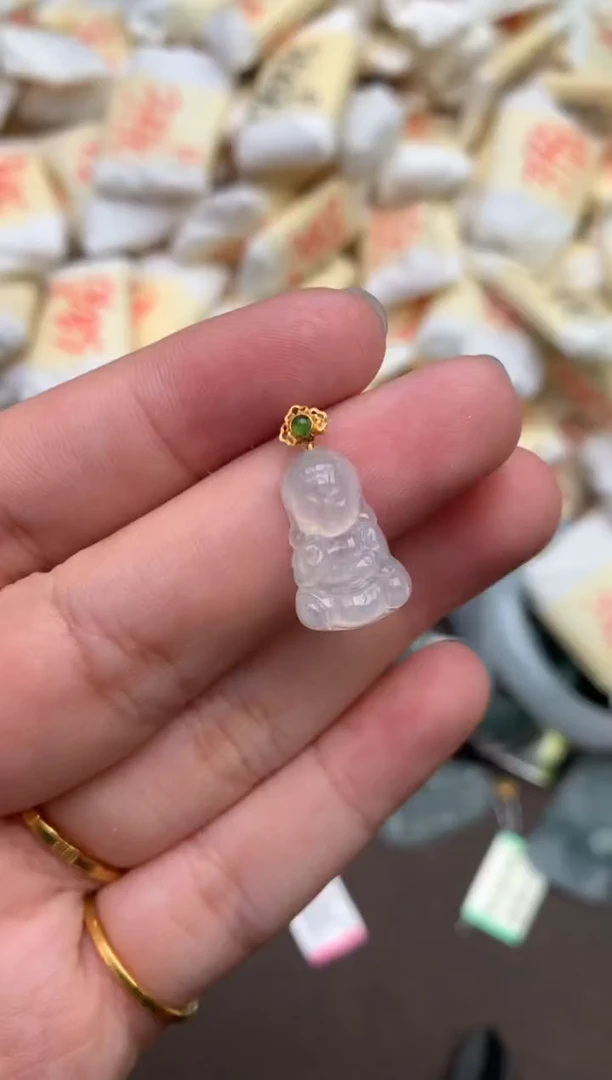 翡翠挂件18K金镶嵌   —