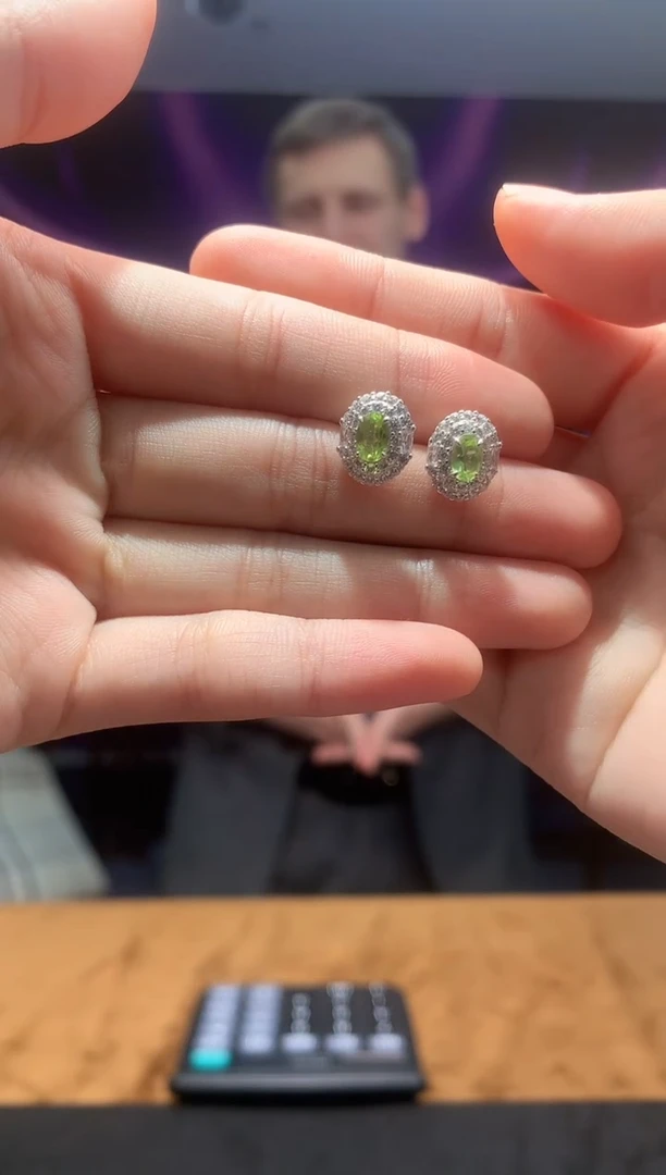 橄榄石耳饰银S925镶嵌耳钉