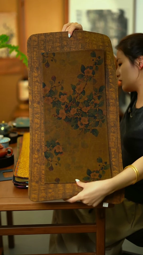 大甲骨加小山茶花