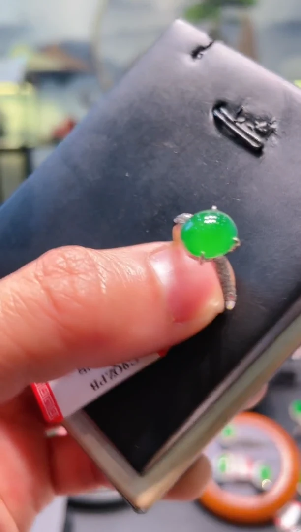 【闪购商品】翡翠颈饰18K金镶嵌天然A货翡翠A86戒指