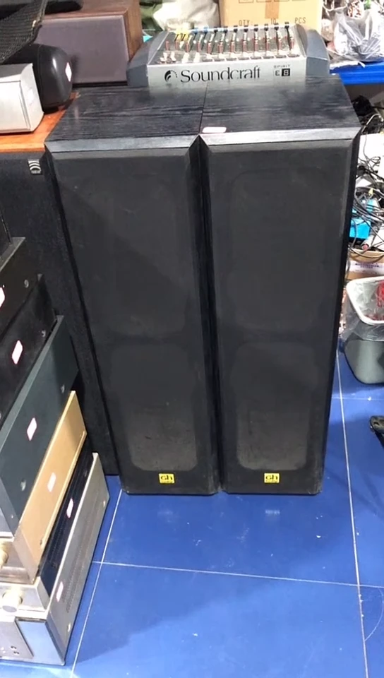 8新GH，双八寸落地箱一对，换边发货，不带线材，不退不换。