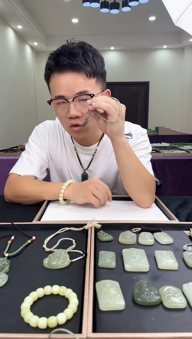 和田玉未镶嵌颈饰多样性发货，一物一拍