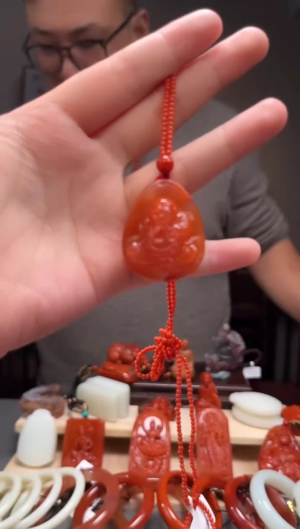 颈饰未镶嵌南红玛瑙吊坠