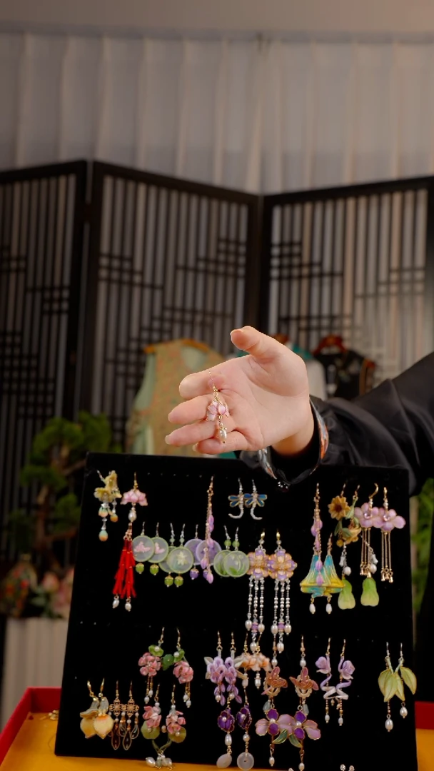 刺绣小*羊非遗苏绣绒花手工饰品