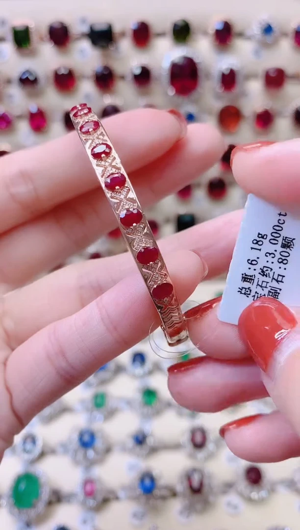 18K金镶嵌手镯红宝石1