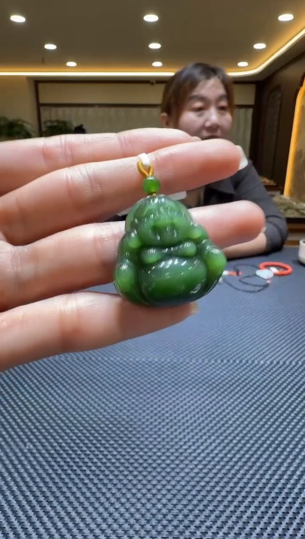 颈饰未镶嵌和田玉挂件