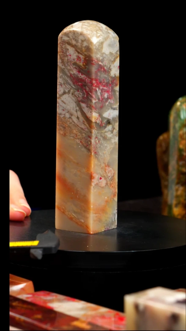 鸡血石牛角冻鸡血石