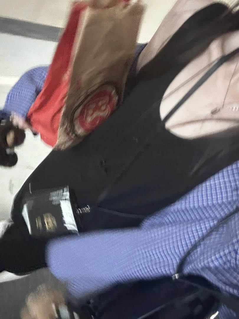 杨十七  懒人出街好搭配 纸片人内搭外穿u领无袖背心裙