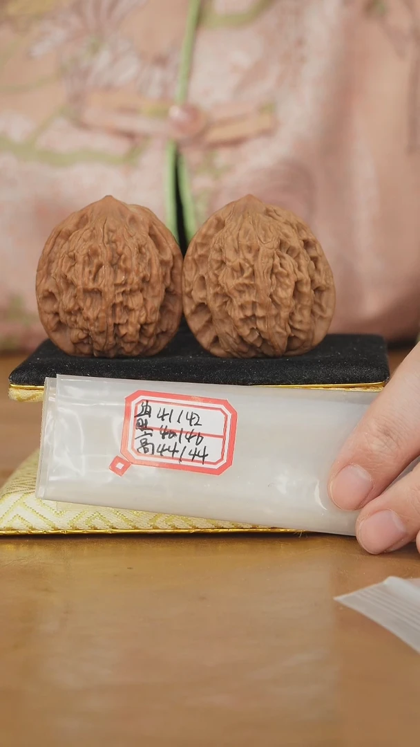 把件文玩核桃麦穗虎头