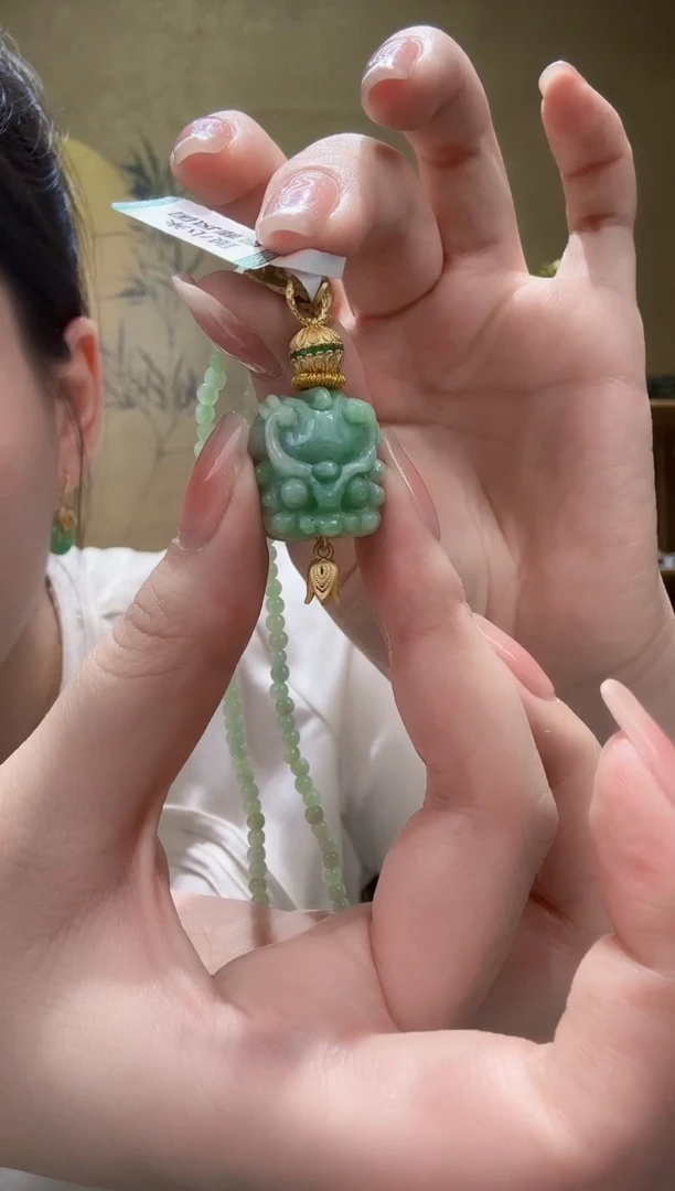 翡翠未镶嵌颈饰吊坠