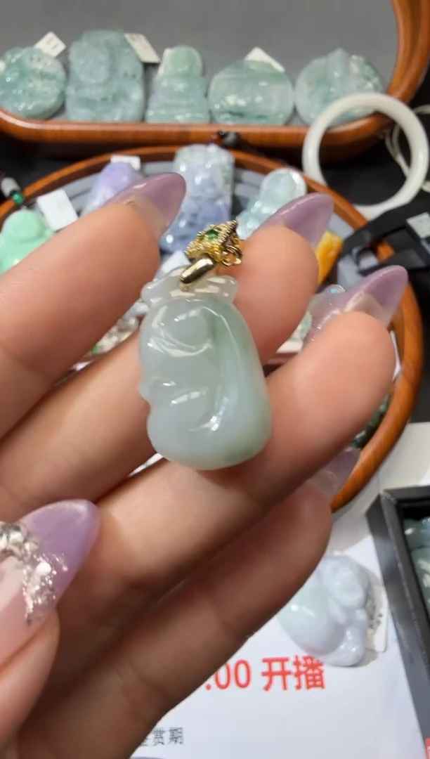 翡翠未镶嵌颈饰300.。。。。。