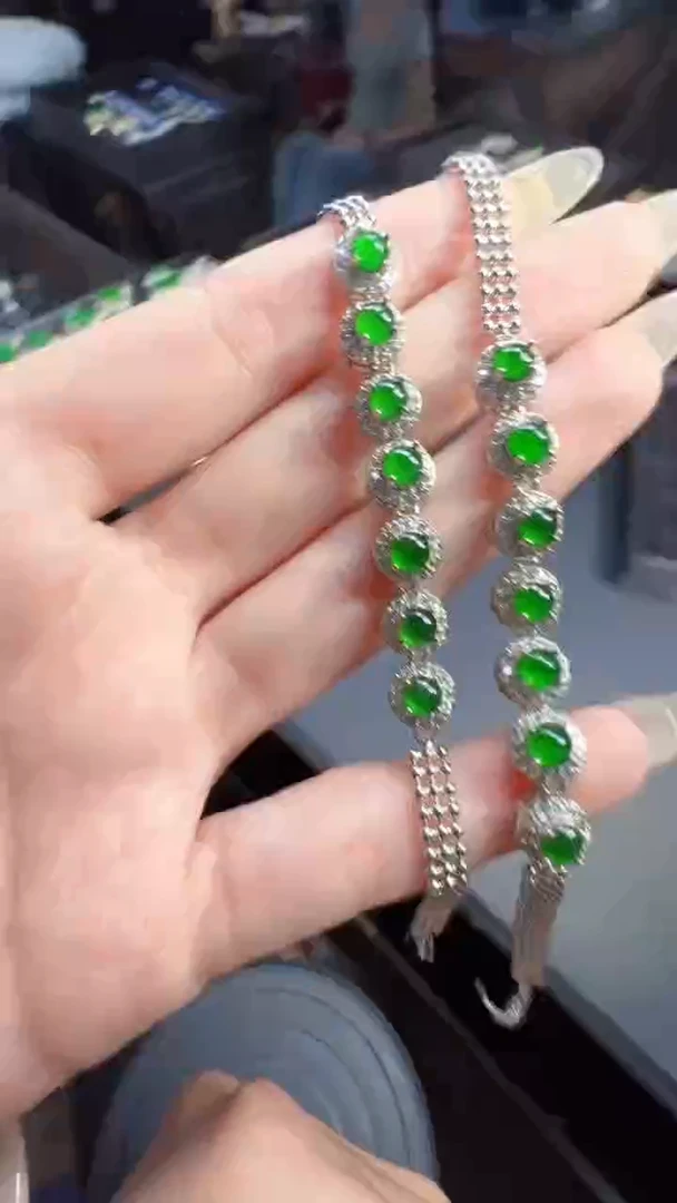 未镶嵌定制翡翠翡翠A货有轻微色差属于正常现象，多样性发货1