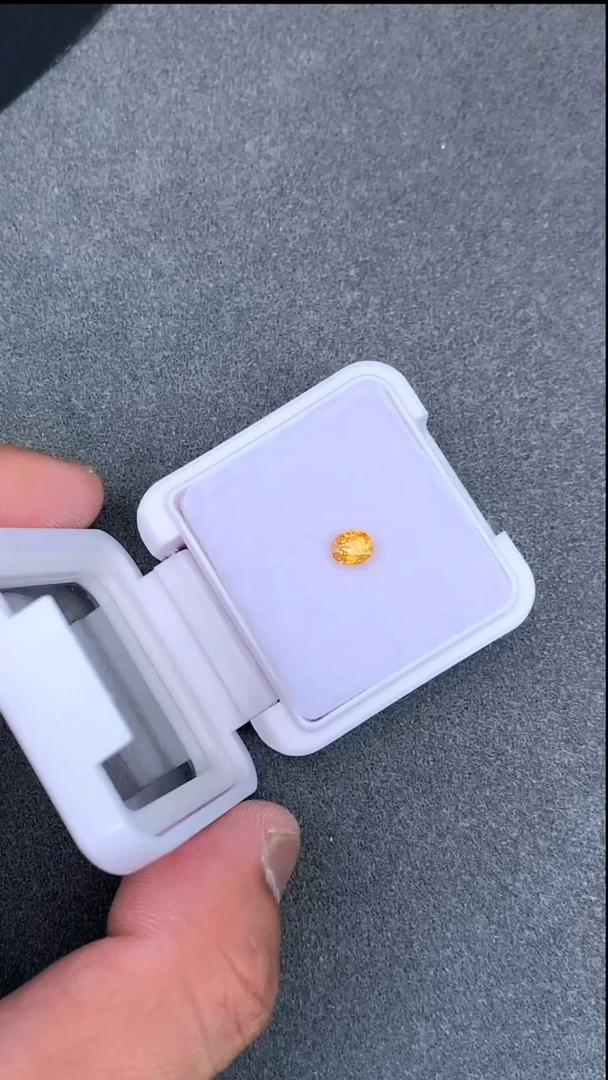 【闪购商品】石榴石（芬达石）裸石未镶嵌78分