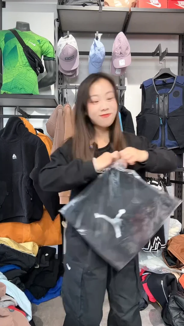 1360  编码 瑕疵款直播间过款为准 尺码