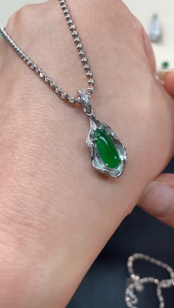 【闪购商品】翡翠吊坠(不含链)18K金镶嵌V29|5200+0