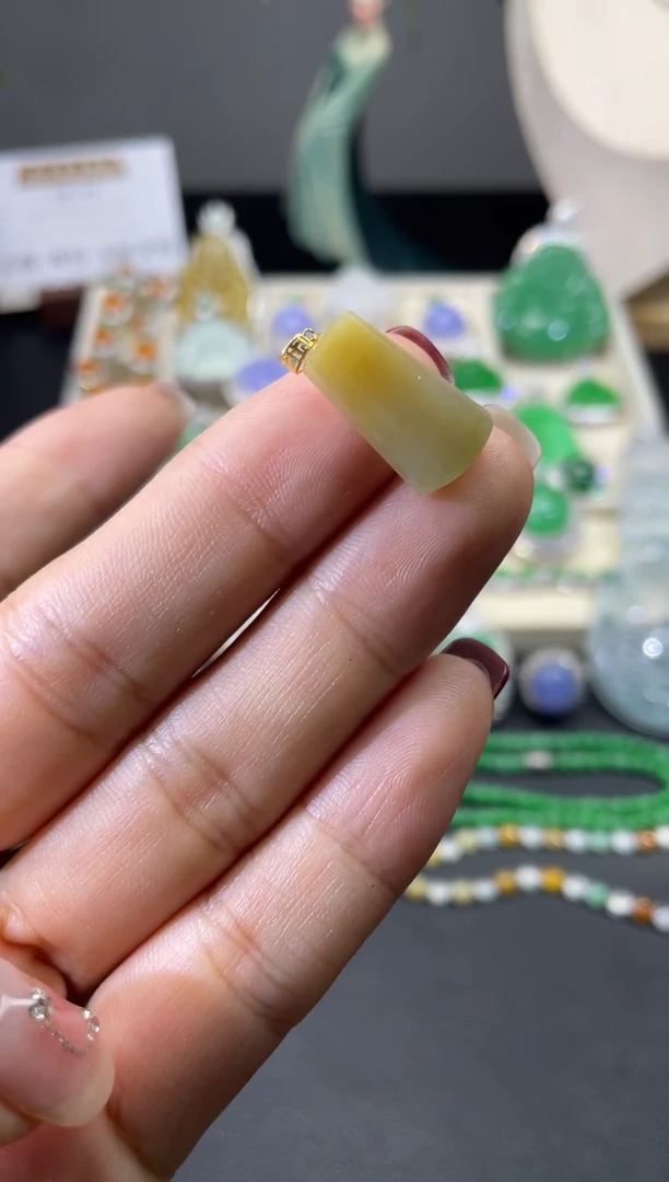 【闪购商品】翡翠颈饰18K金镶嵌49......