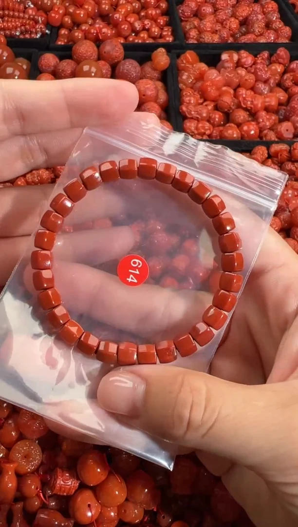 南红玛瑙未镶嵌颈饰1
