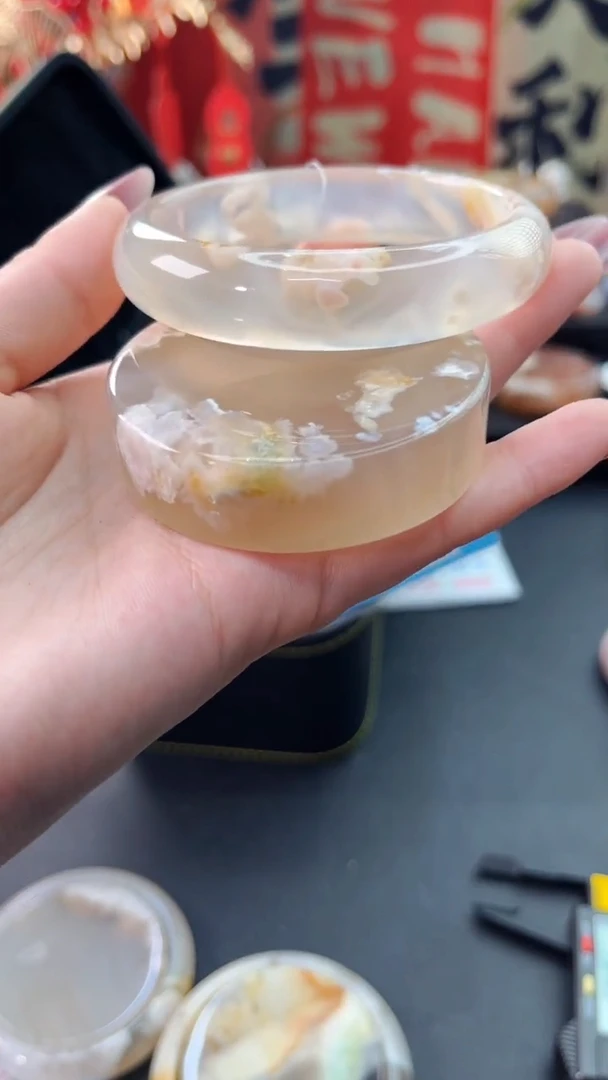 【闪购商品】石英质玉手镯未镶嵌赠送镯心（59圈口）