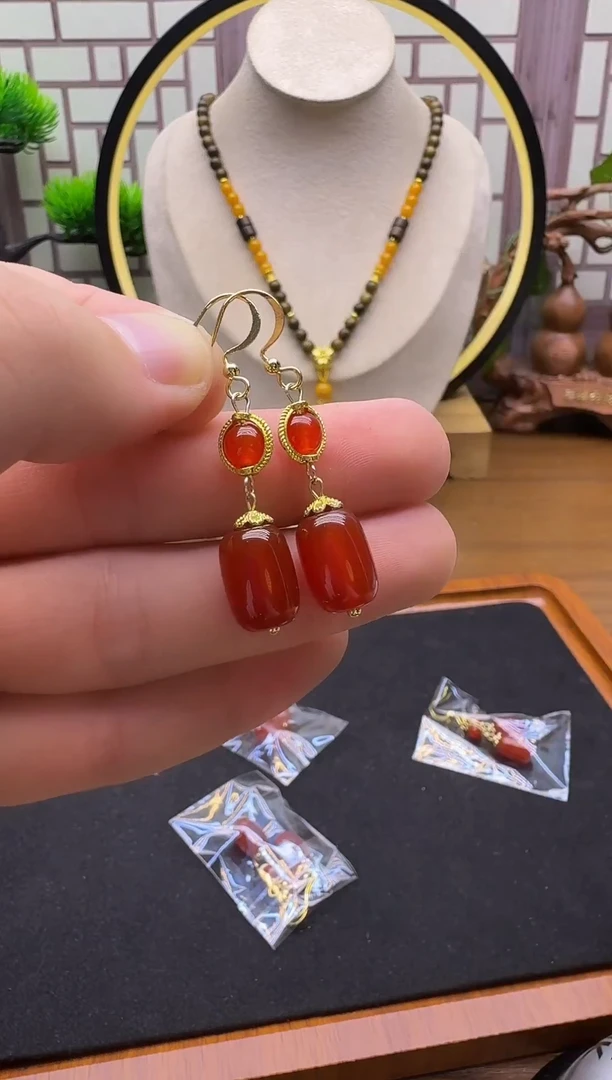 14K金镶嵌南红玛瑙耳饰E160