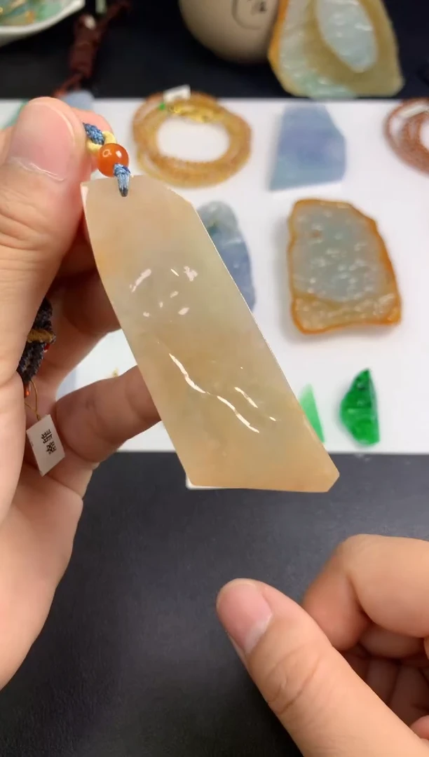 颈饰未镶嵌翡翠