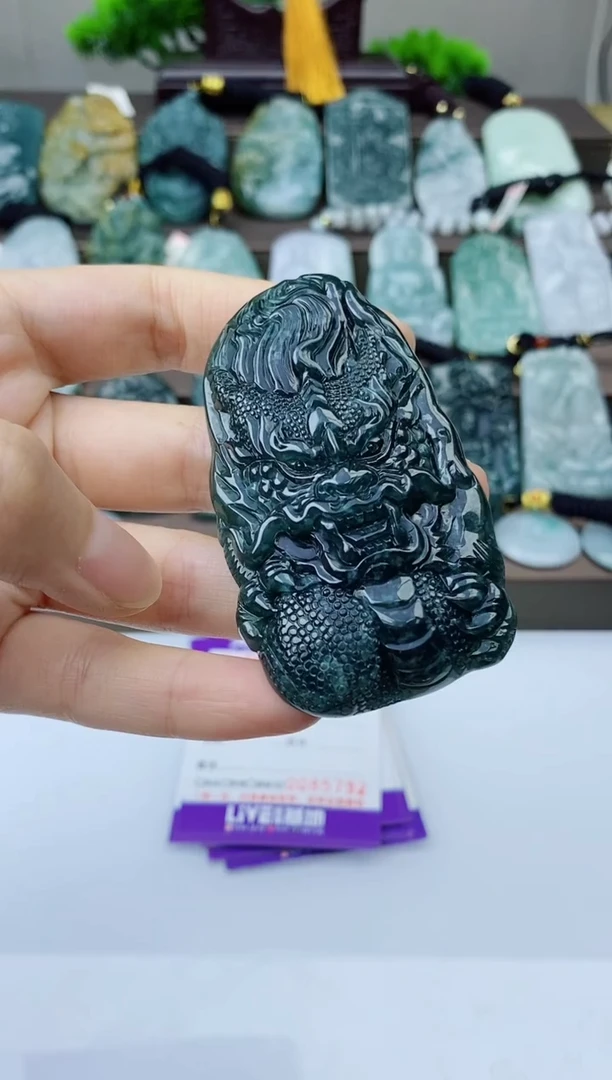 翡翠未镶嵌颈饰