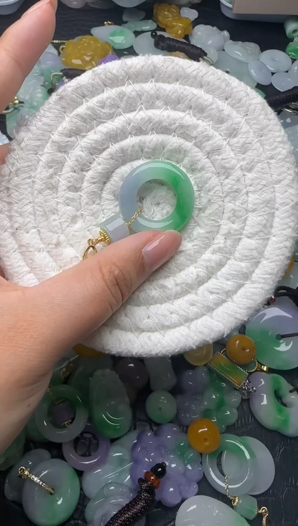 颈饰未镶嵌翡翠缅甸翡翠吊坠
