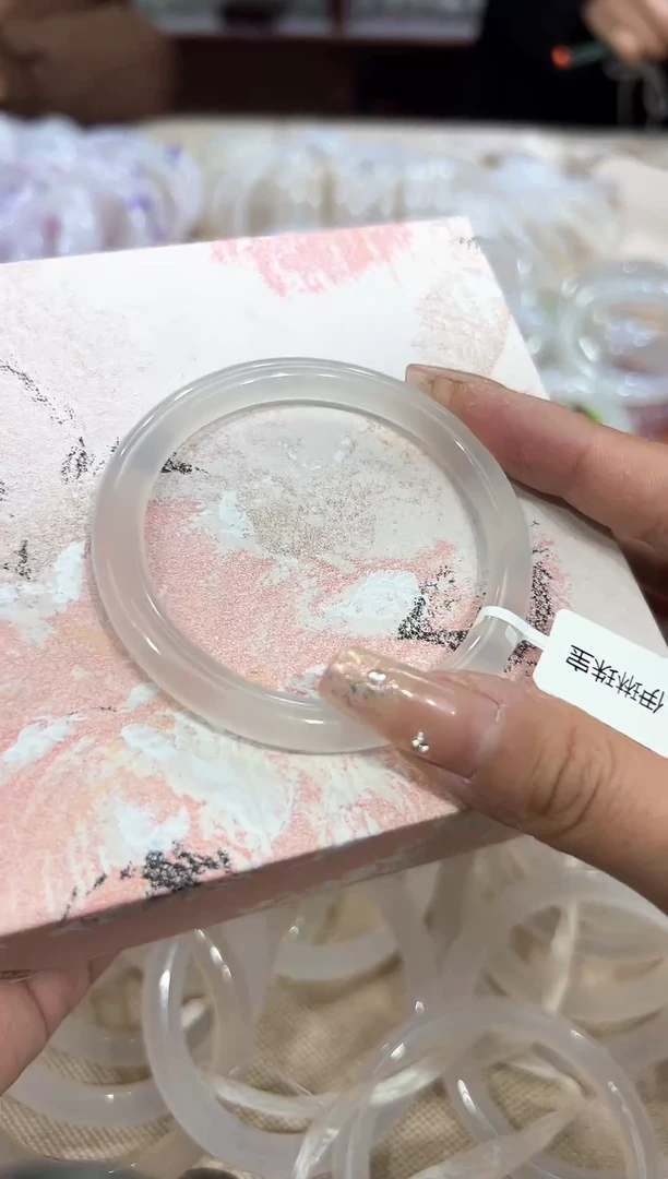 【闪购商品】玛瑙/玉髓手镯未镶嵌纯天然高冰透玛瑙手镯