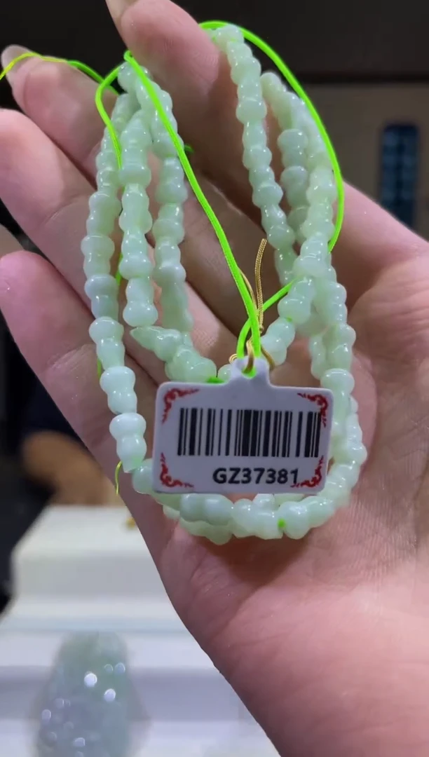 翡翠未镶嵌颈饰MFC042965