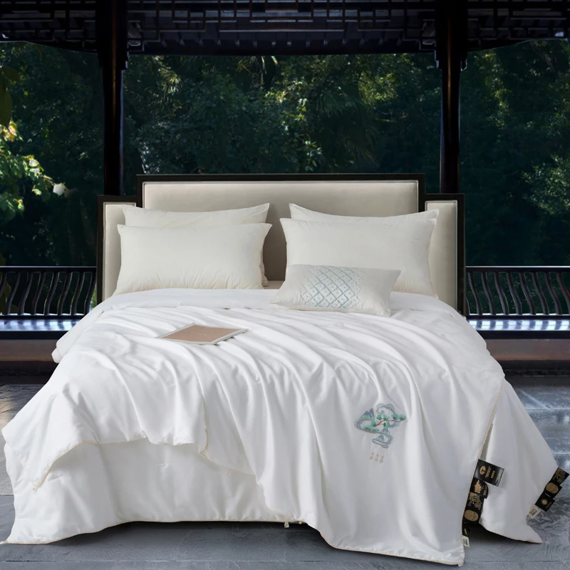 GUTA-顾她 瑞彩祥云桑蚕丝被100全棉刺绣