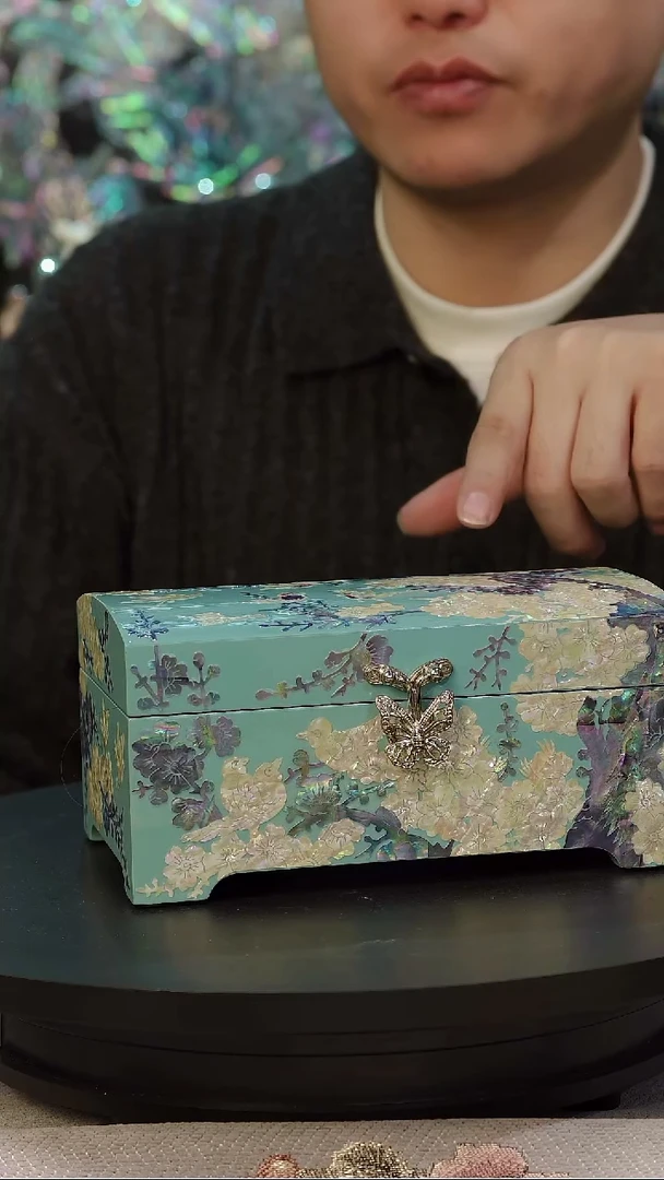 按扣满贝底·弘贝雅螺钿漆器文化馆