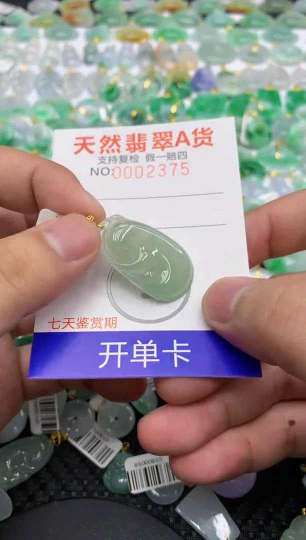 翡翠18K金镶嵌颈饰1111111111111111