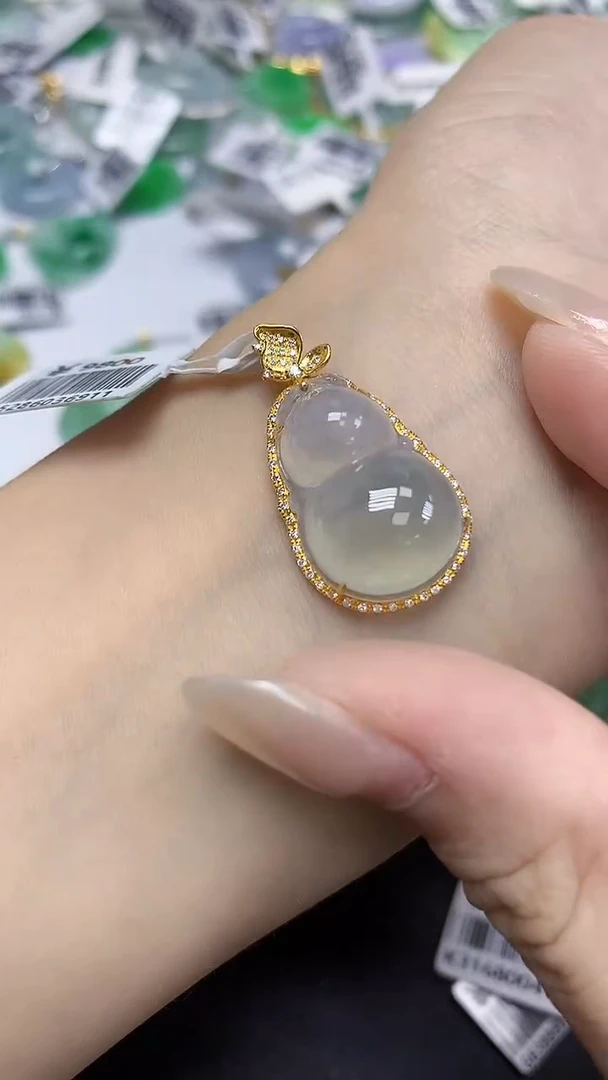 翡翠18K金镶嵌颈饰天然缅甸翡翠A货