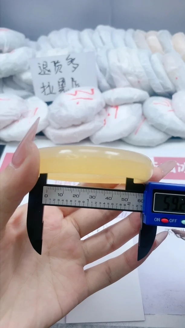 【闪购商品】石英质玉手镯未镶嵌122/59.2