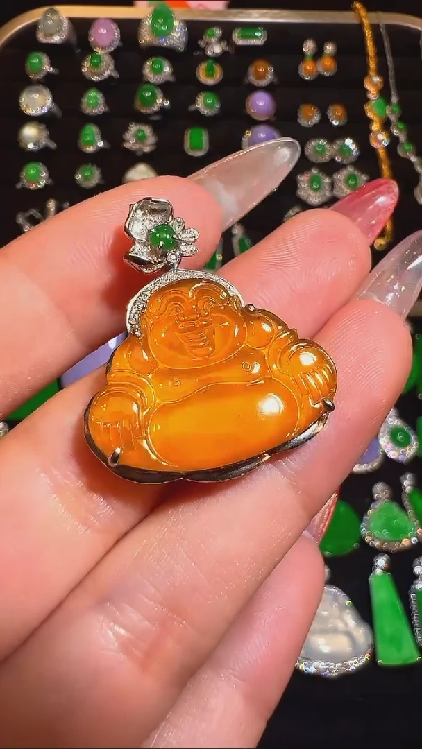 颈饰18K金镶嵌翡翠吊坠