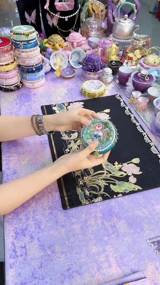 90蓝色刺绣花朵木托